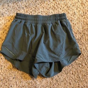 Lululemon Hotty Hot Short long 4”